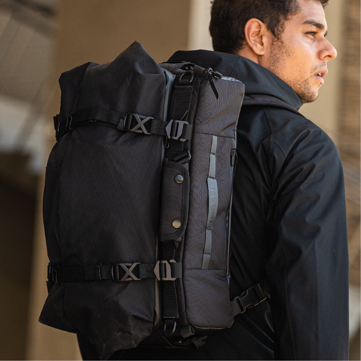 專為旅行與專業工作者設計的三用包|X-CASE