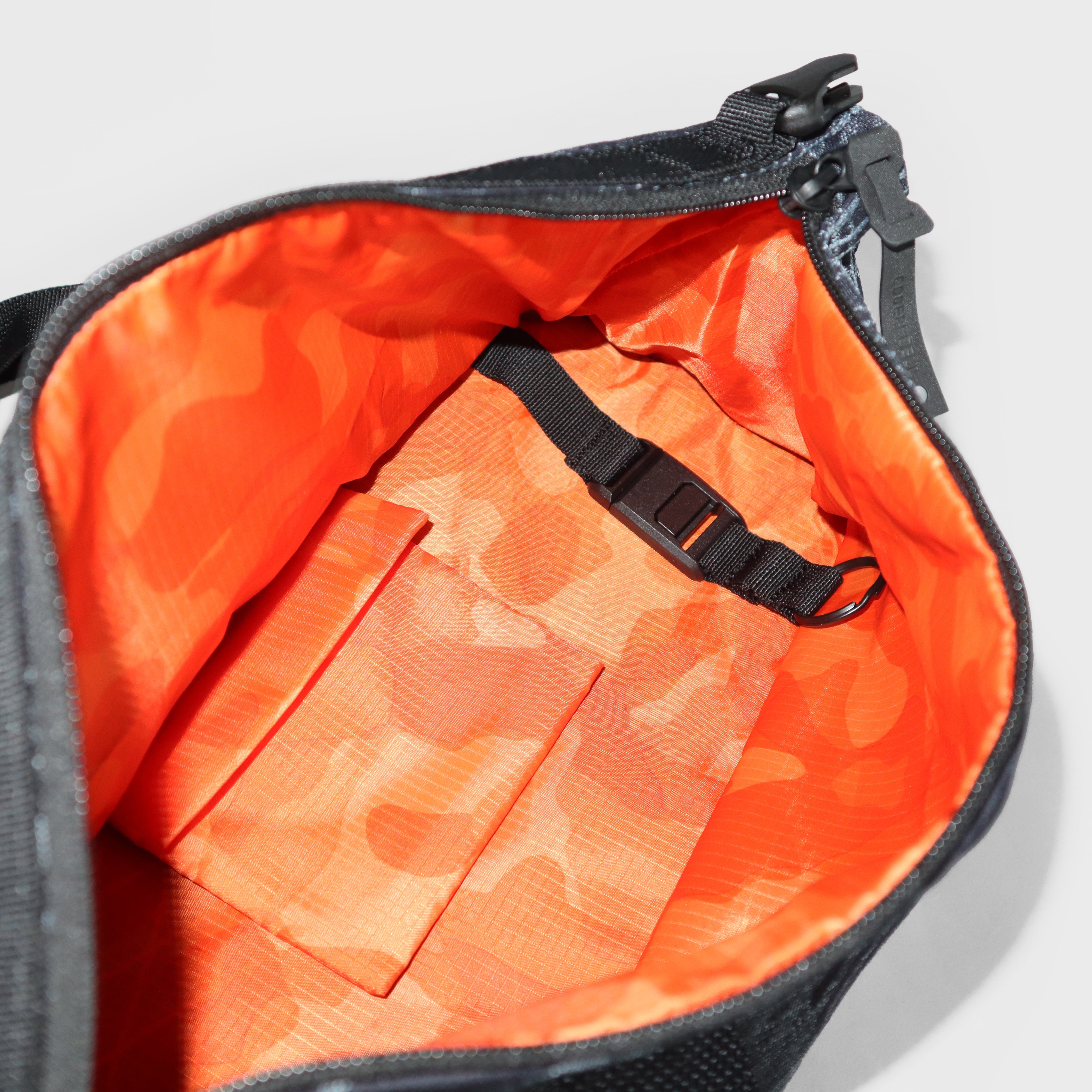 DOUBLE NAME PROJECT III - ANNEX LINER II-平板斜背包