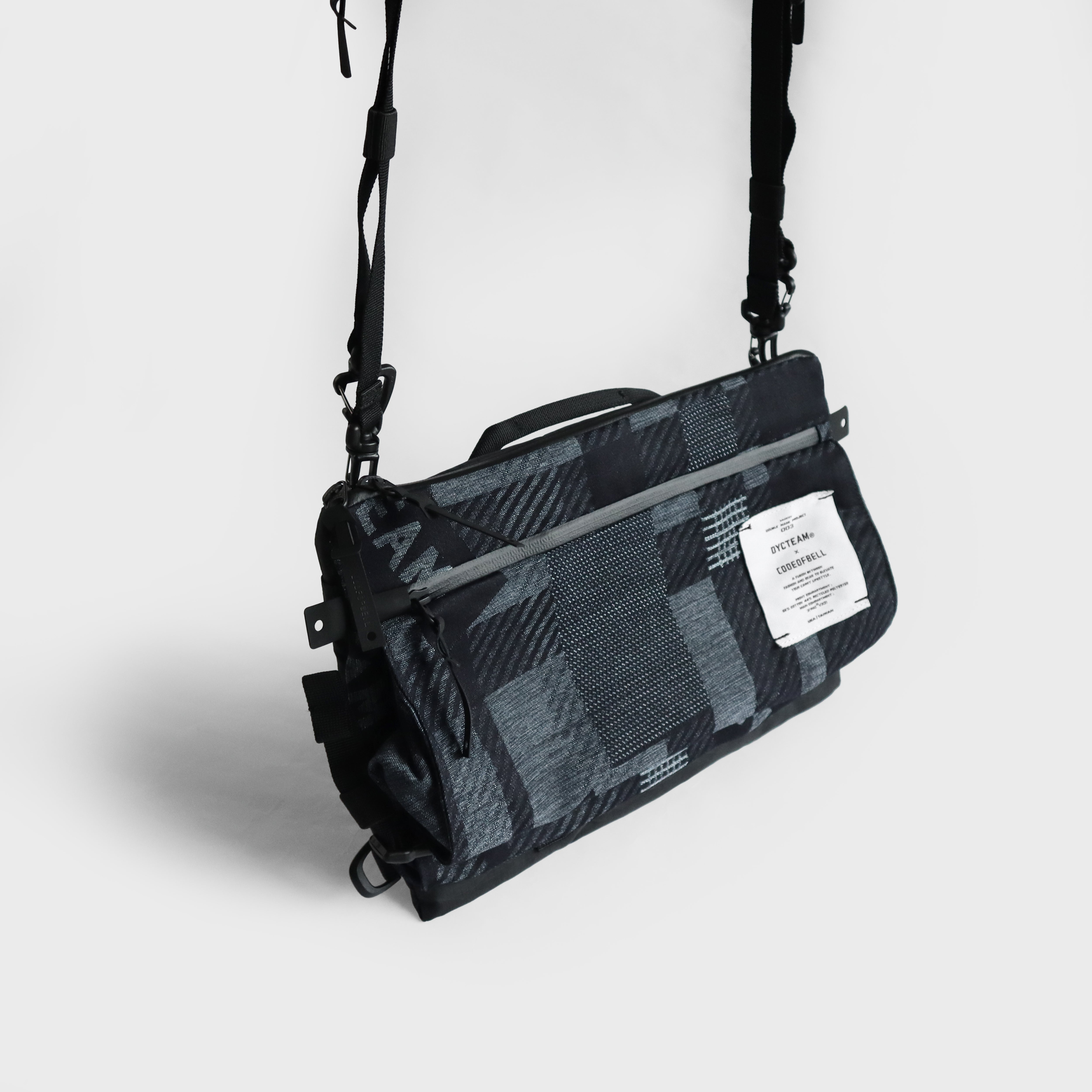 DOUBLE NAME PROJECT III - ANNEX LINER II-扁平斜背包
