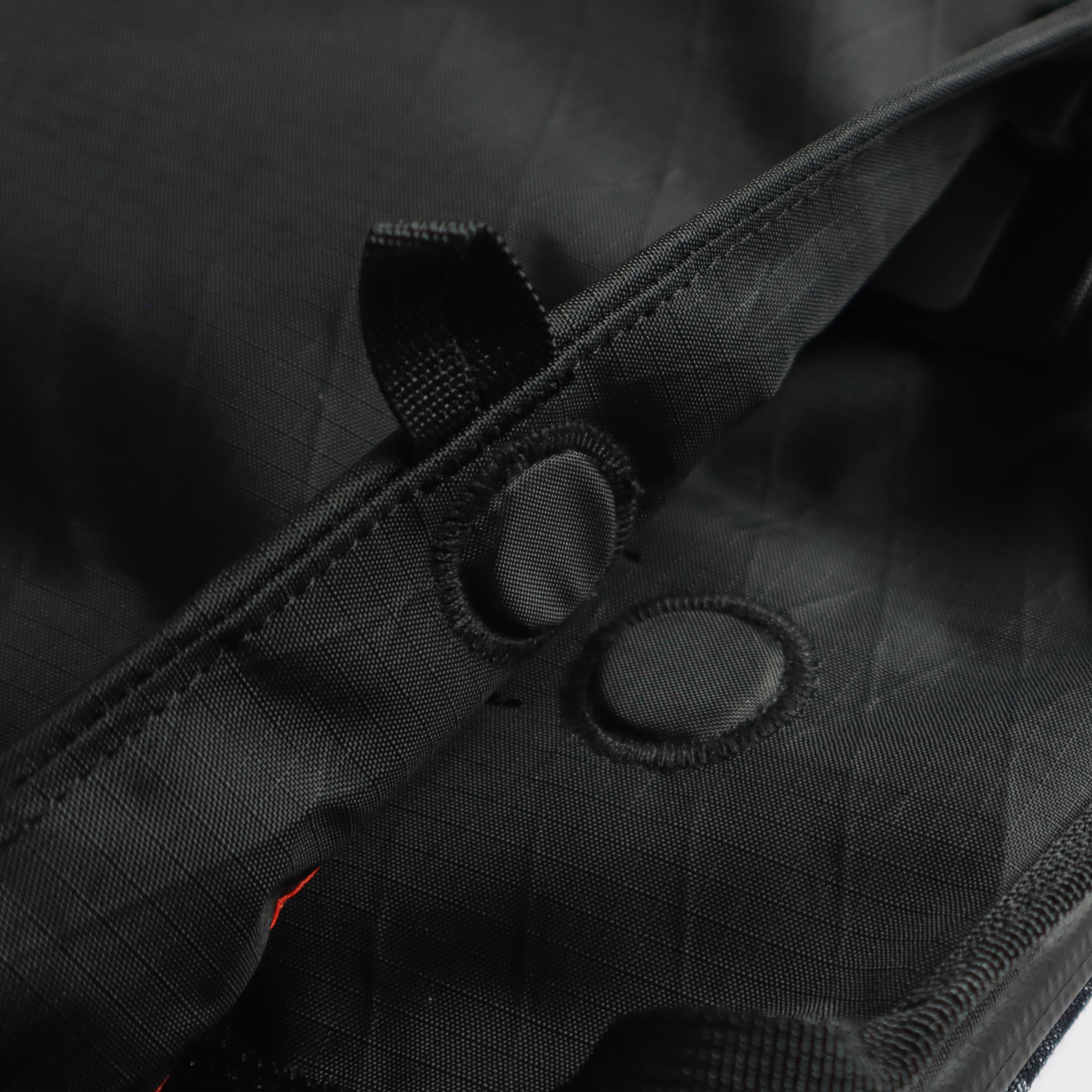 DOUBLE NAME PROJECT III - ANNEX LINER II-扁平斜背包